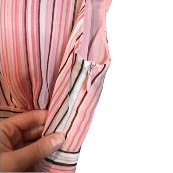 3 for $30! Loft pink petites short sleeve top - Picture 11 of 12